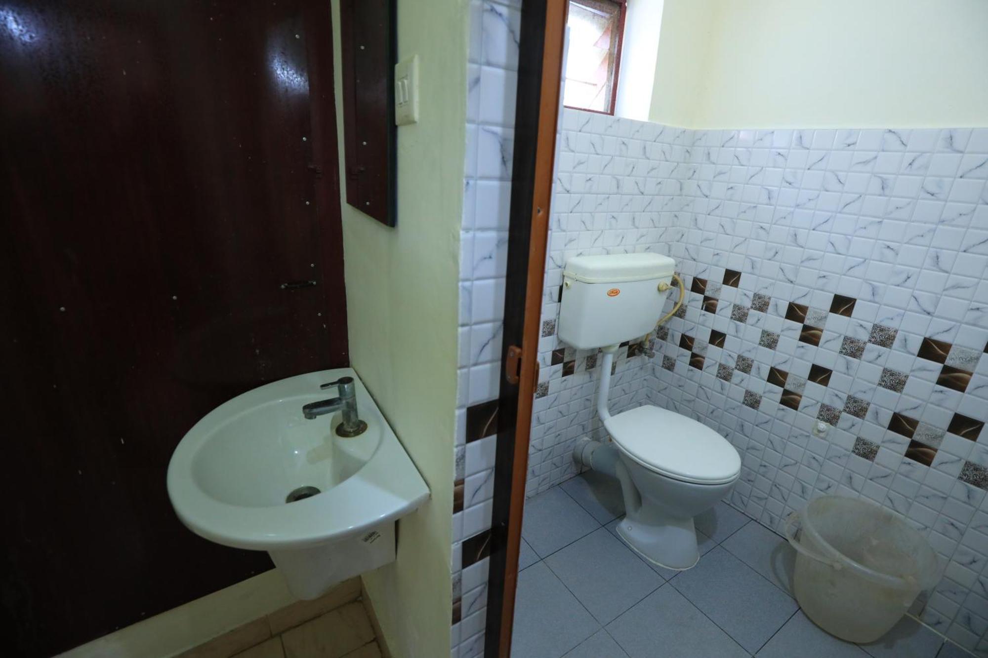 Hotel Gamas Inn Thiruvananthapuram Екстер'єр фото